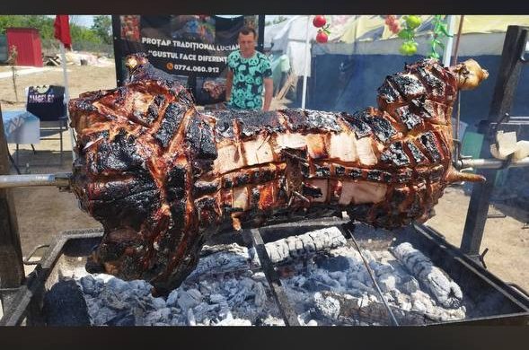 Porc la proțap rumenit la jar pregătit pentru petrecere